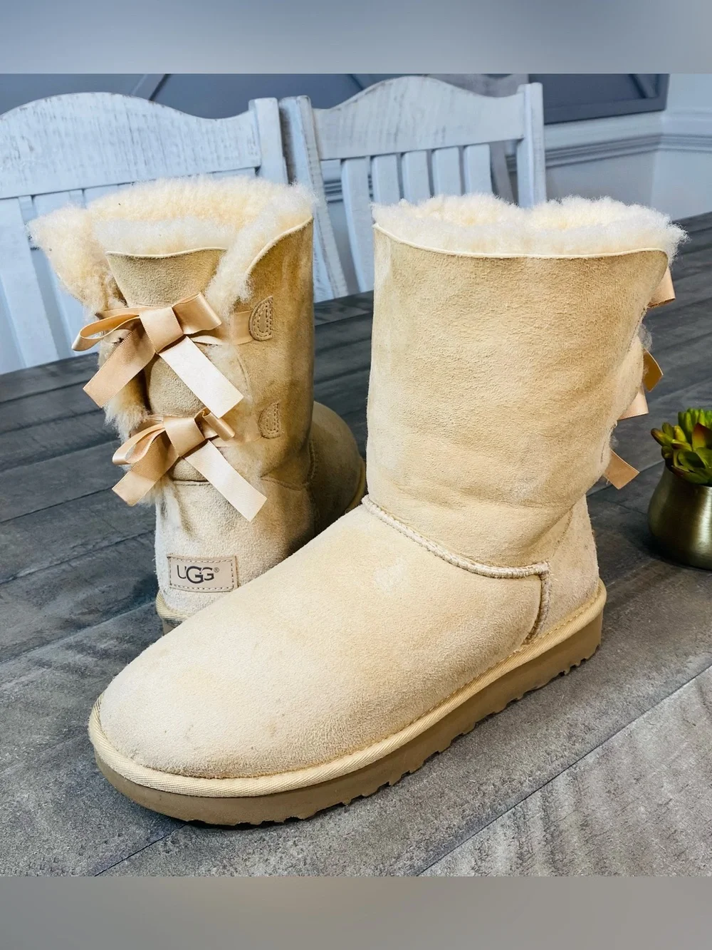 UGG Bailey Bow II Boots Beige Suede Sheepskin Short Winter Women’s Size 9